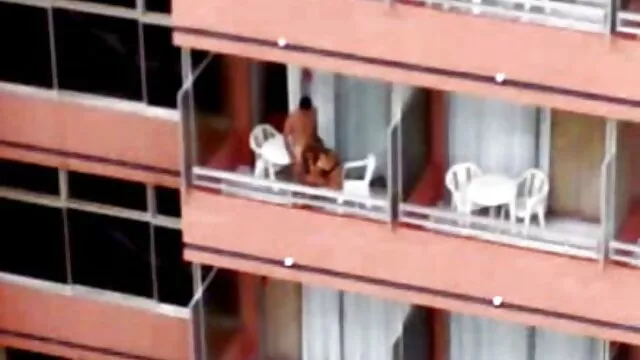 پورنو بدون ثبت نام  سلنا جوان در پذیرایی از یک متخصص زنان و زاینده عکسهای سکس زنان خارجی مست