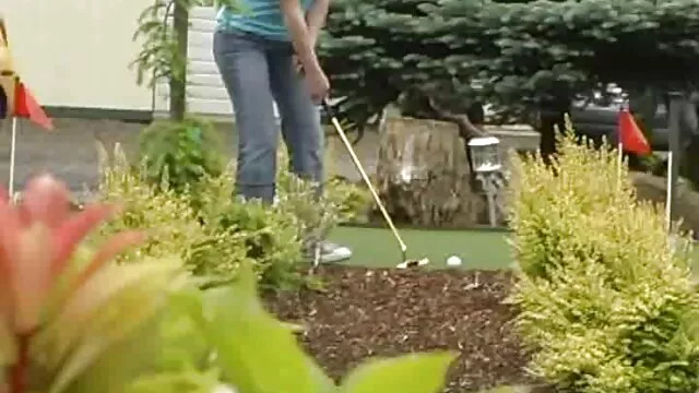 پورنو بدون ثبت نام  پوره روسی عکس سکسی ترین زنان دنیا با اسباب بازی های جنسی مختلف به الاغ او چسبیده است