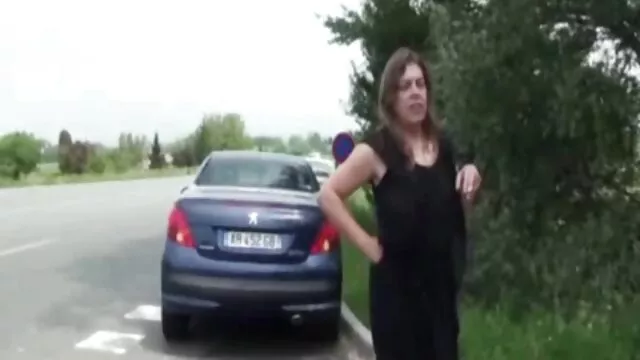 پورنو بدون ثبت نام  سوت زدن در گاراژ در یک صندلی قدیمی تصاویر زنان سکسی