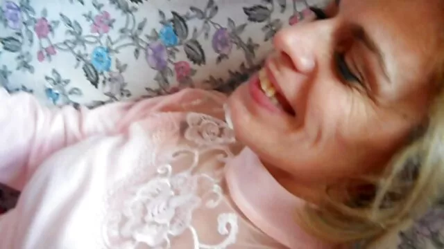 پورنو بدون ثبت نام  سرخ دارای عکس کردن زن سکسی دو تنه است